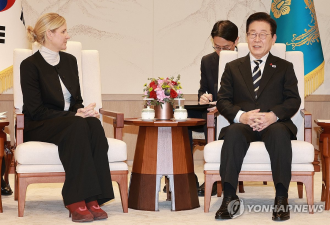 Lee, IOC chief highlight sports’ role in improving inter-Korean ties 